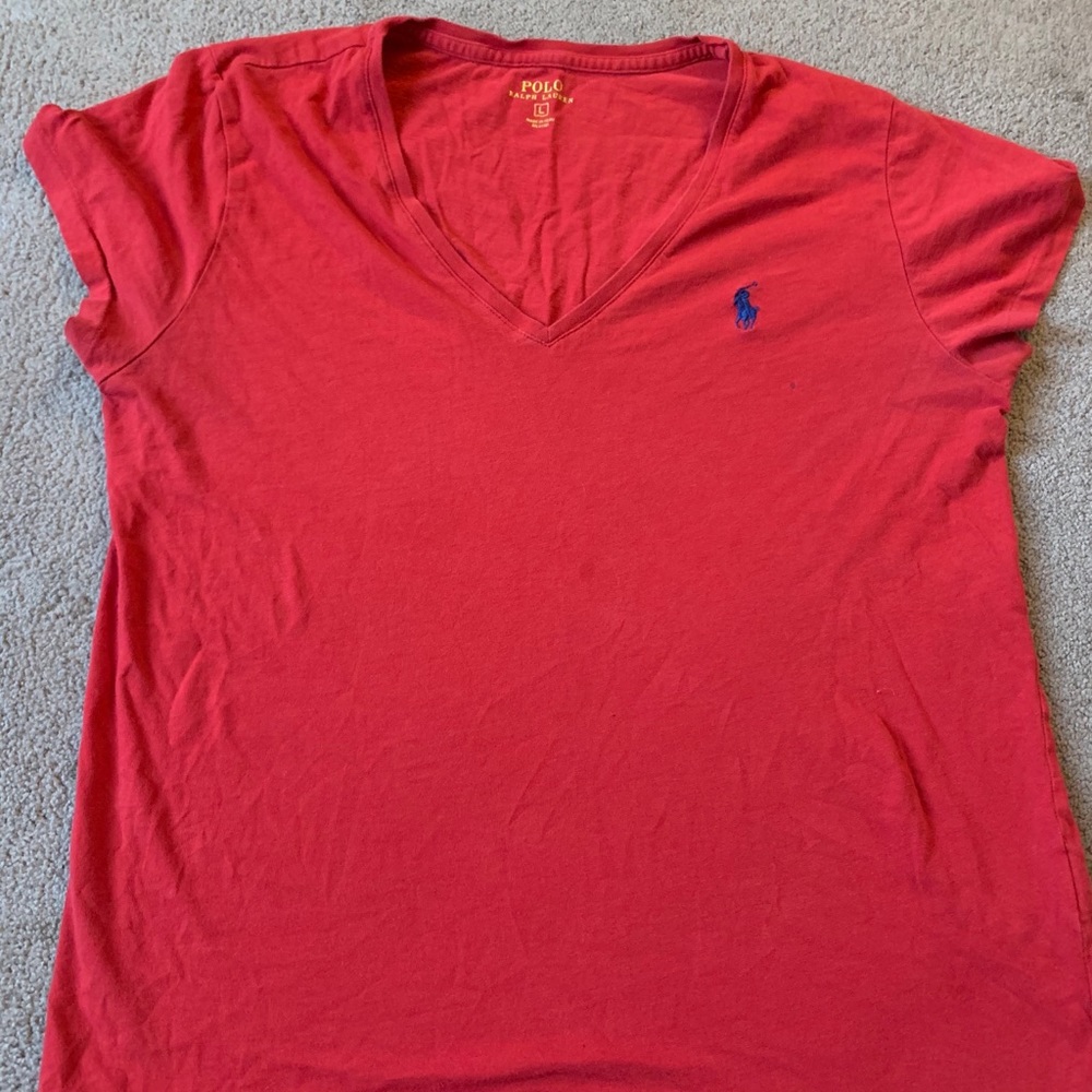 This is a hot red vneck!!❤️